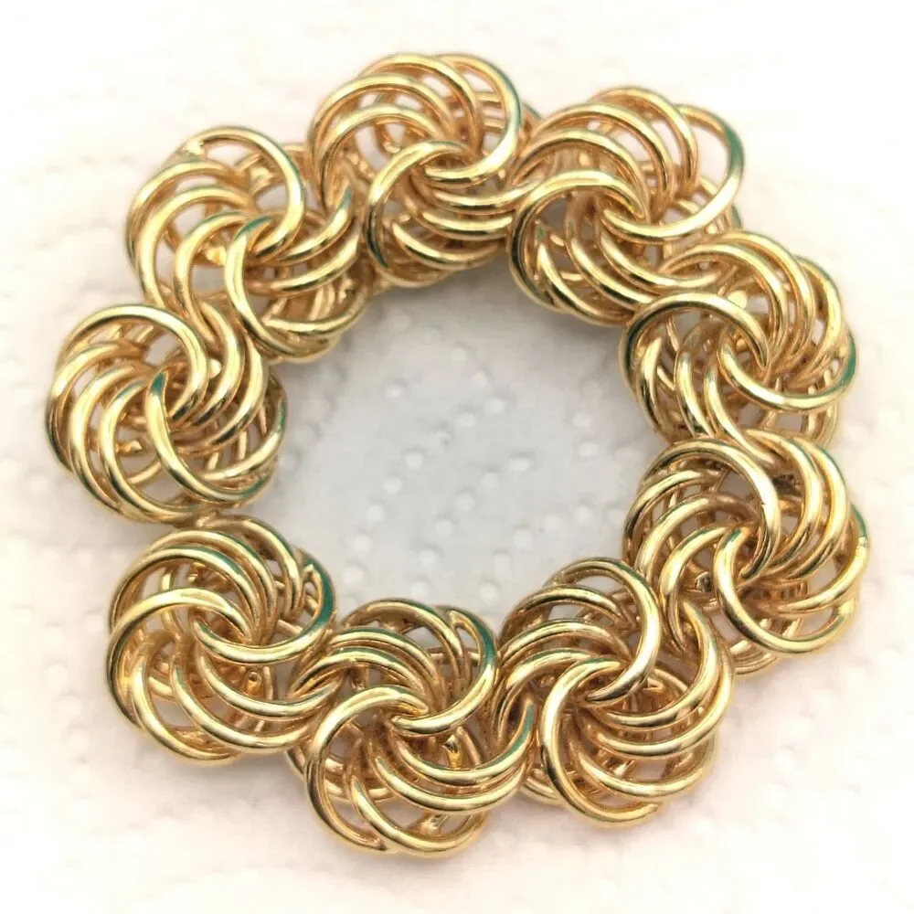 Vintage Gold Tone Wreath Brooch Pin 1.5